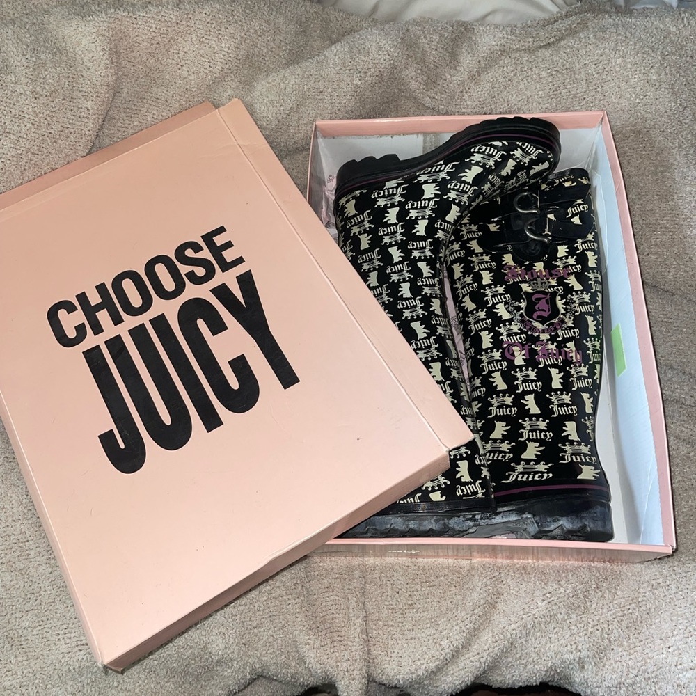 Juicy Couture Rubber Rain Boots in Stormy Boot Black